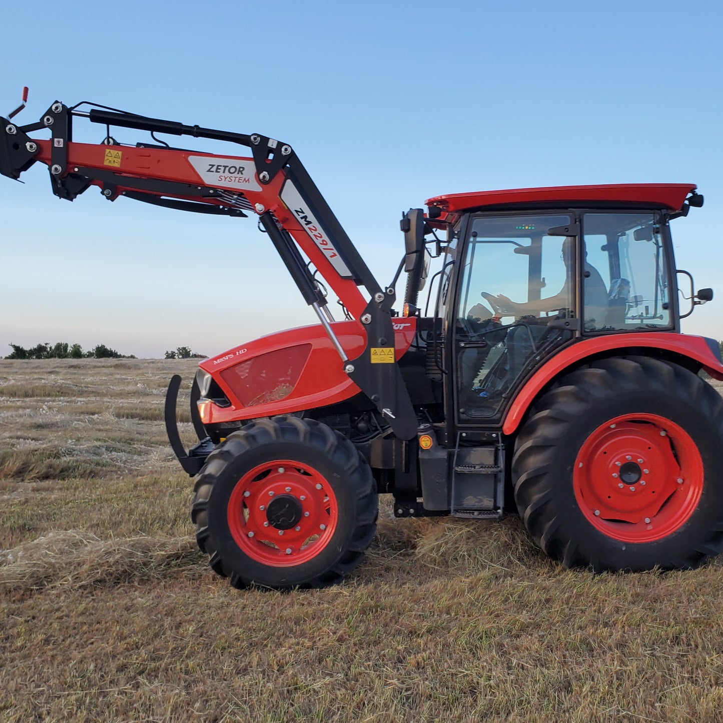 Zetor M85HP Power Shuttle, Powershift CAB Tractor DEMO UNIT