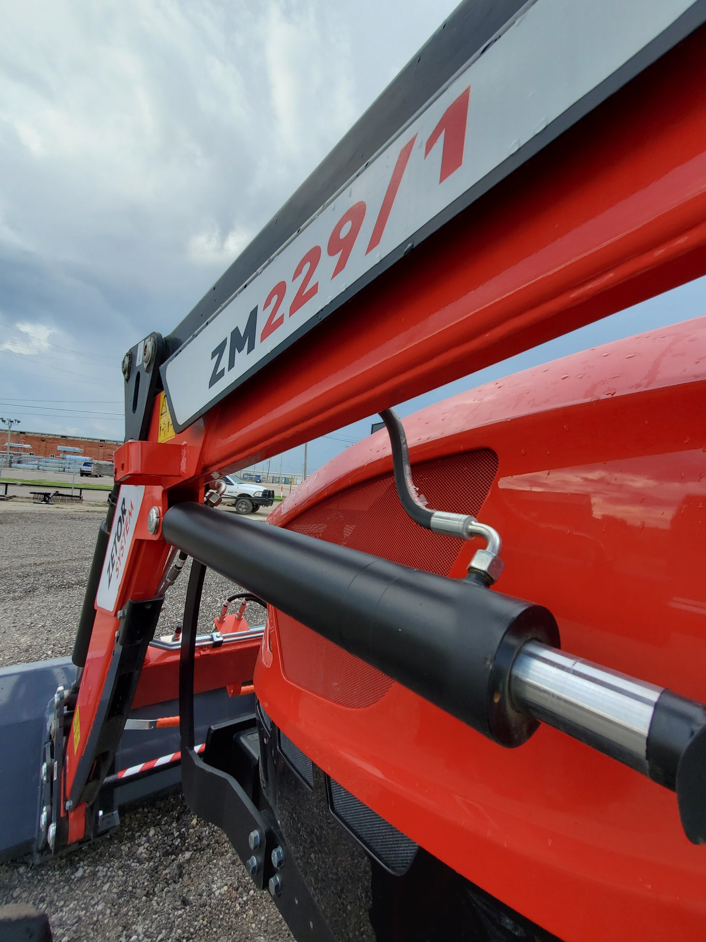 Zetor M85HP Power Shuttle, Powershift CAB Tractor DEMO UNIT