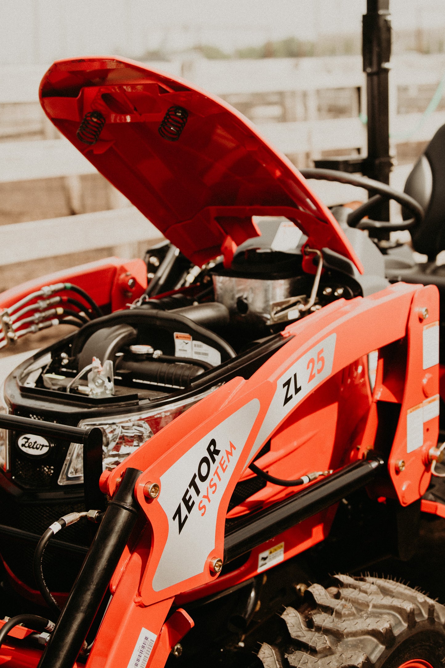 Zetor M25HP Hydrostatic Tractor and Loader