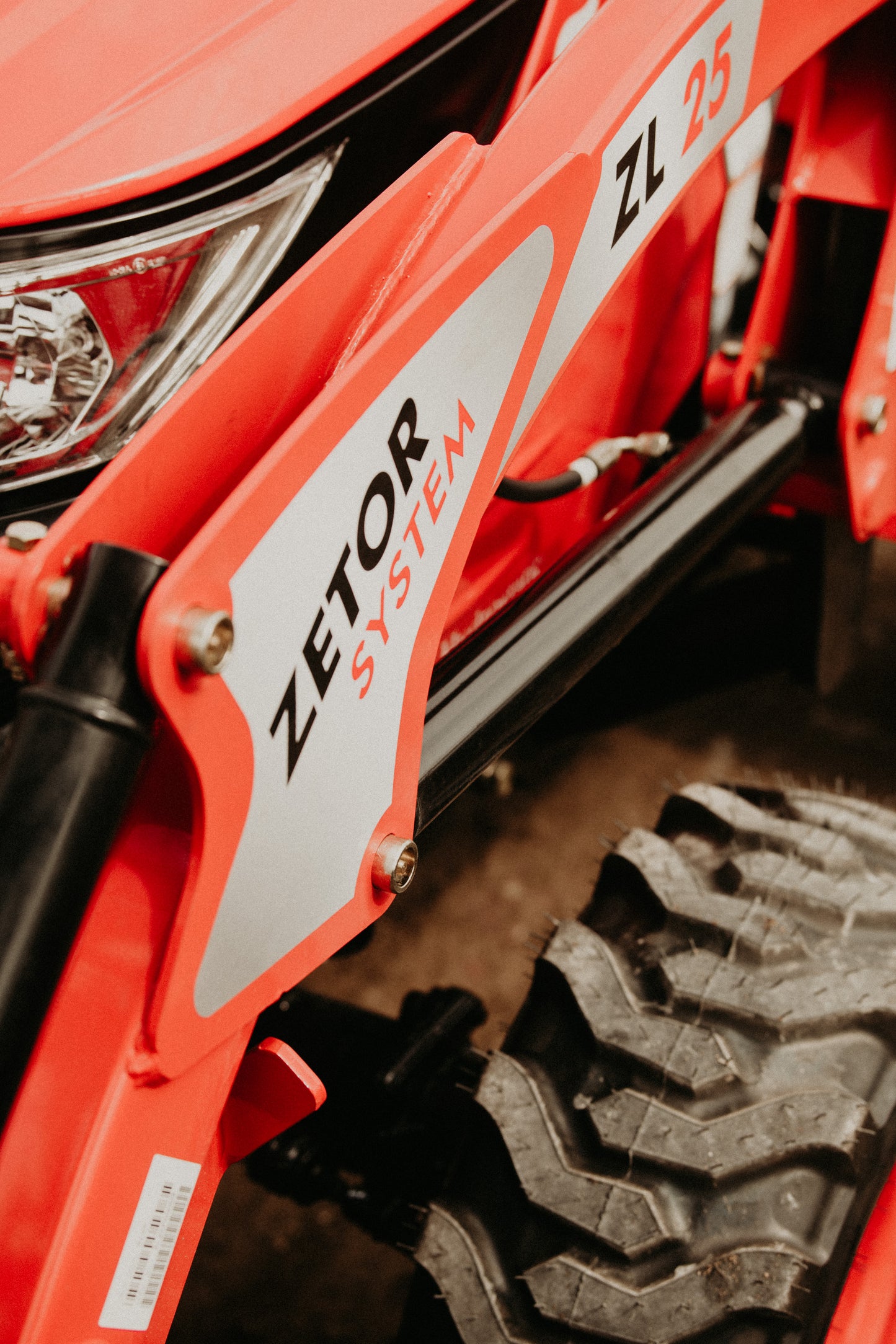 Zetor M25HP Hydrostatic Tractor and Loader